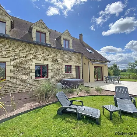 Avec Spa, Jardin Clos, Jeux Pour Enfants Et Chemin De Randonnee A Proximite - Fr-1-497-211 Les Ventes-de-Bourse