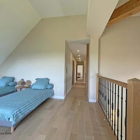 Maison Spacieuse Avec Jardin Clos - Fr-1-497-211