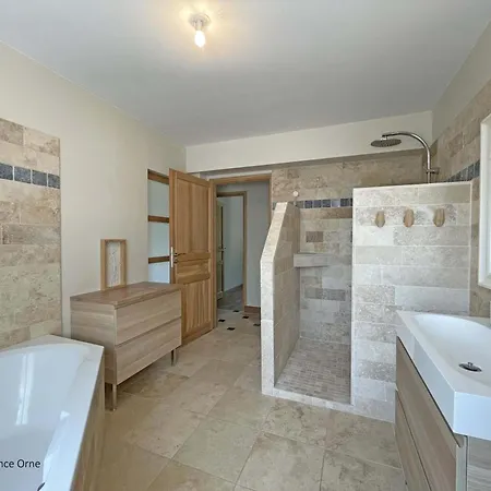 Hébergement de vacances Maison Spacieuse Avec Jardin Clos - Fr-1-497-211 *