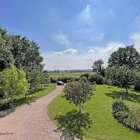 Hébergement de vacances Maison Spacieuse Avec Jardin Clos - Fr-1-497-211